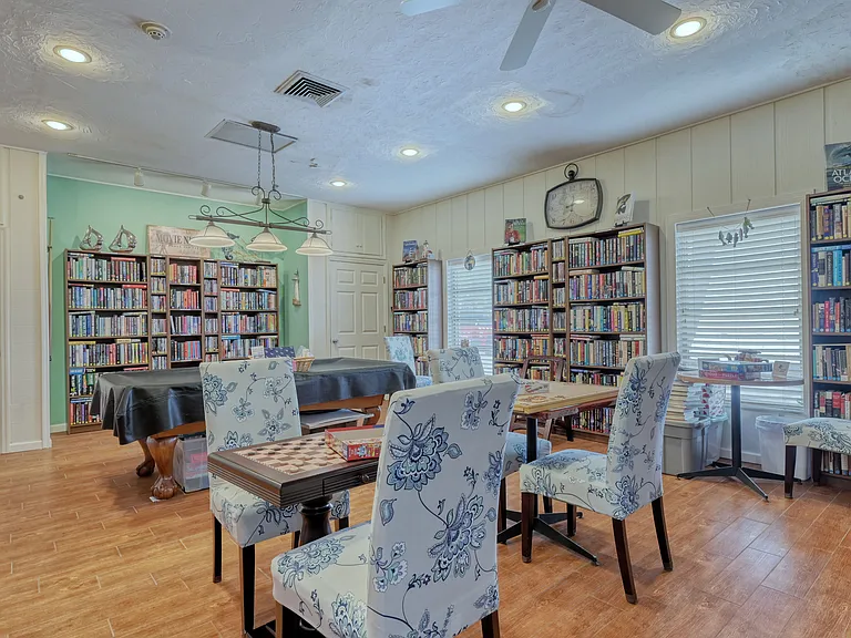 1250 N Portofino Dr #301 — Photo 27