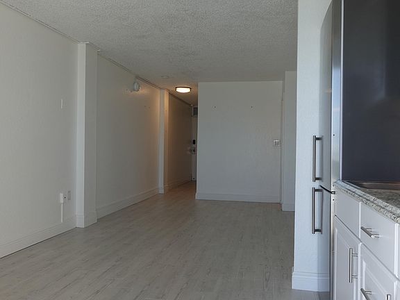 5th image of 935 S Atlantic Ave #318