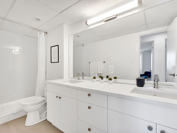 4th image of 25 Woodridge Cres #0B-1Ba-548Sqft