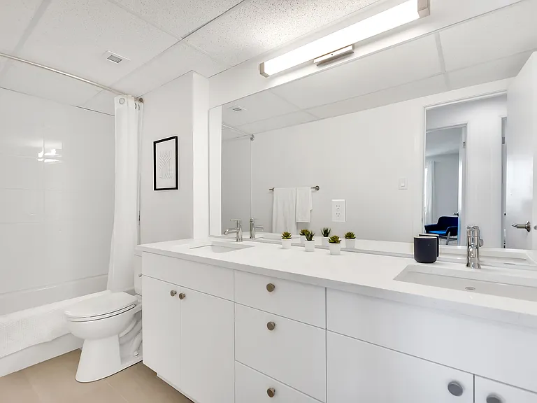 25 Woodridge Cres — Photo 10