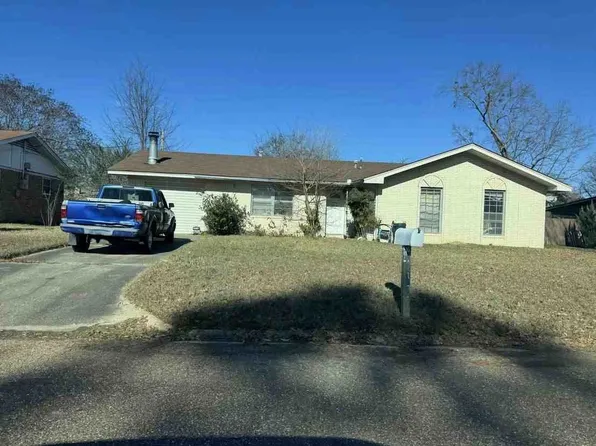 209 W Pioneer St, Wake Village, TX 75501
