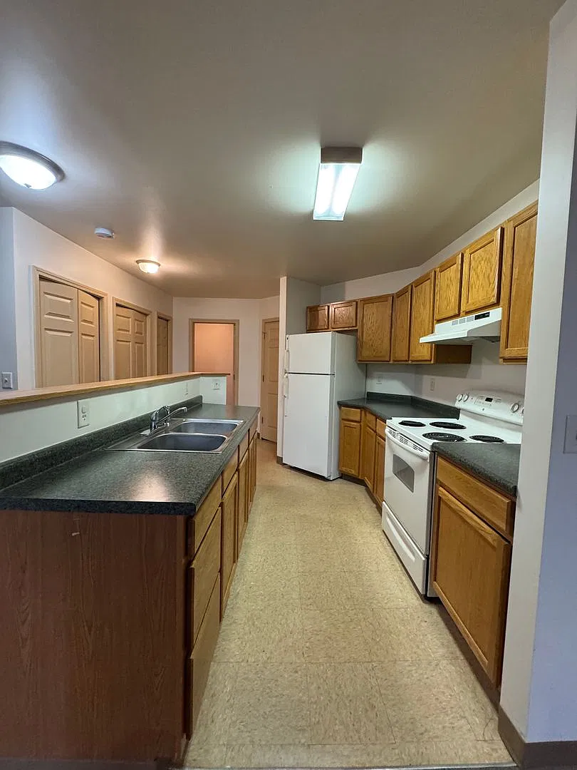 87 E Main St — Photo 1