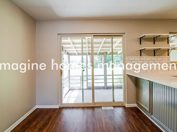 4th image of 1469 Yellowglen Dr