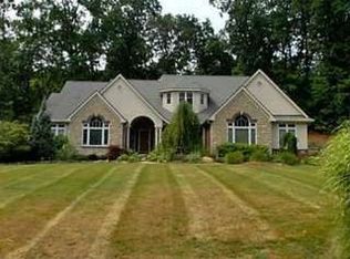5360 Old Hickory Dr, Brighton, MI