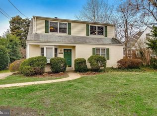 9002 Lindale Dr, Bethesda, MD