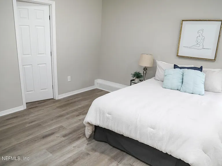114 Roberts Blvd — Photo 17