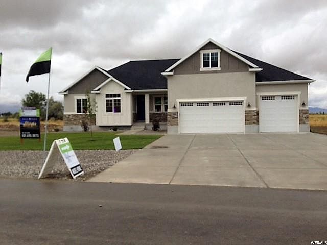 1st image of 7895 N Bridle Walk Ln