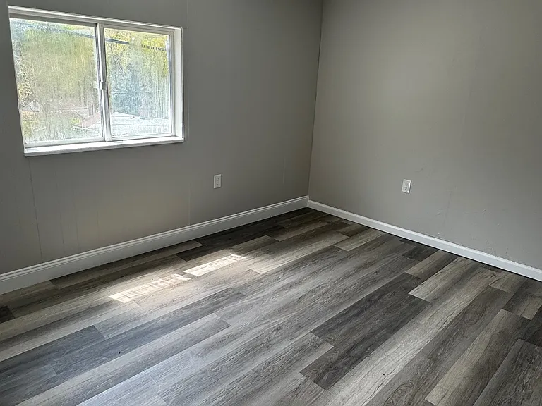 7643 Fitzsimmons St — Photo 11