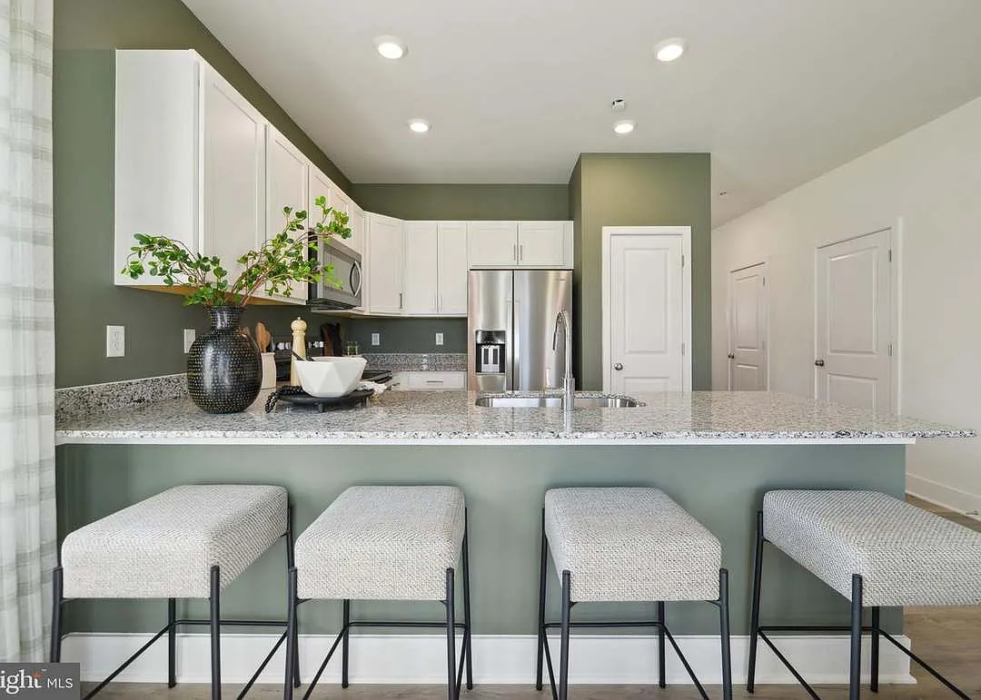 3 bed, 2.5 bath, 1500 sqft, $2,100 — Photo 3