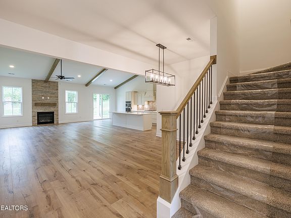 5th image of 167 Clover Cir
