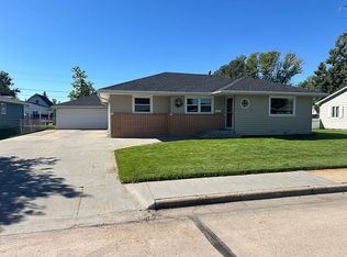 509 E 13th St, Cozad, NE 69130