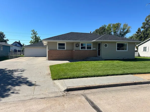 509 E 13th St, Cozad, NE 69130