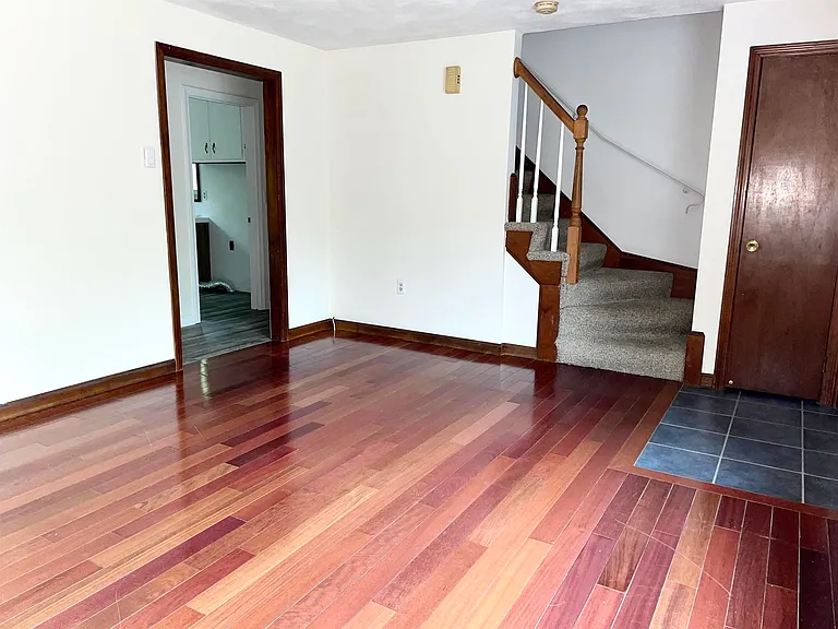 30 Emerald Dr — Photo 7