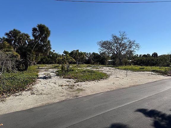 3rd image of 7723 Sanderling Rd