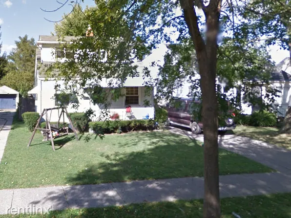 19181 Woodside St, Harper Woods, MI 48225