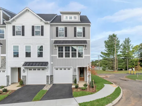 282 Gibraltar Dr, Waynesboro, VA 22980