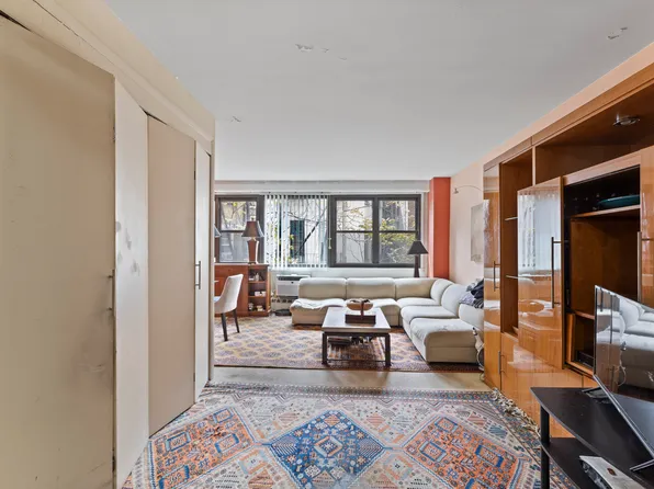 210 East 15th Street image 1 of 7
