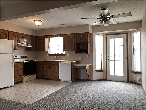 3rd image of 509 NE Brookwood Cir APT C