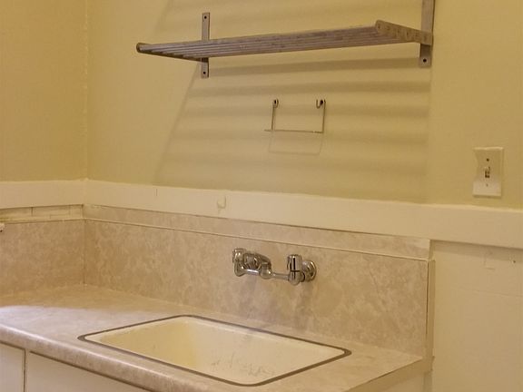 kitchen sink and rack