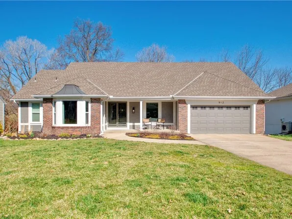912 Saint Andrews Dr, Kansas City, MO 64145