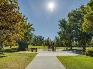 10916 151st St NW, Edmonton, AB T5P 1W1