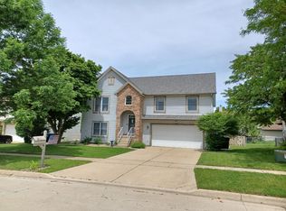 6 Marvin Gdns, Bloomington, IL 61701