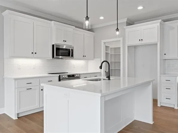 25072 W 94th Ter, Lenexa, KS 66227