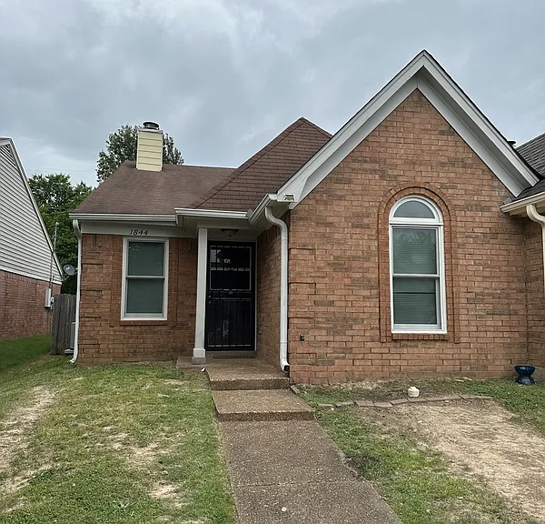 1844 Eagle Shore Dr — Photo 1