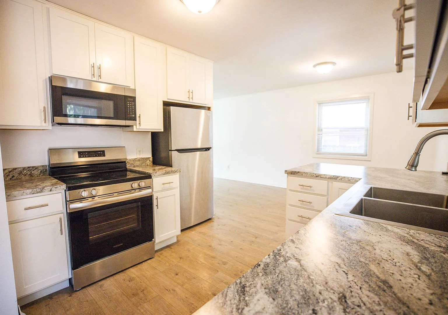 3916 Clareridge Dr. — Photo 2