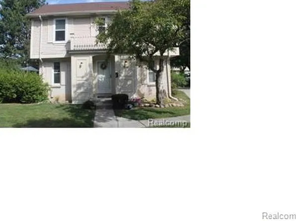 2960 W Whittier Ct, Ann Arbor, MI 48104