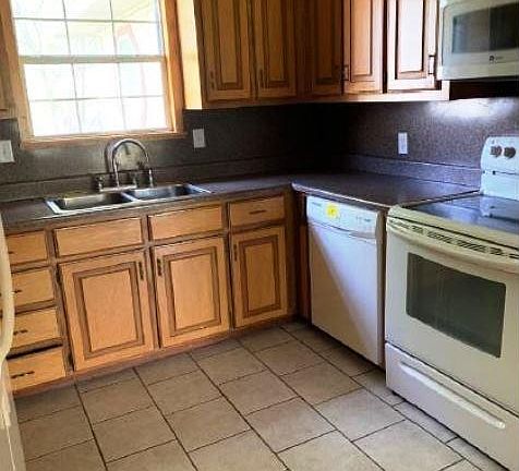 3rd image of 106 Red Bud Dr