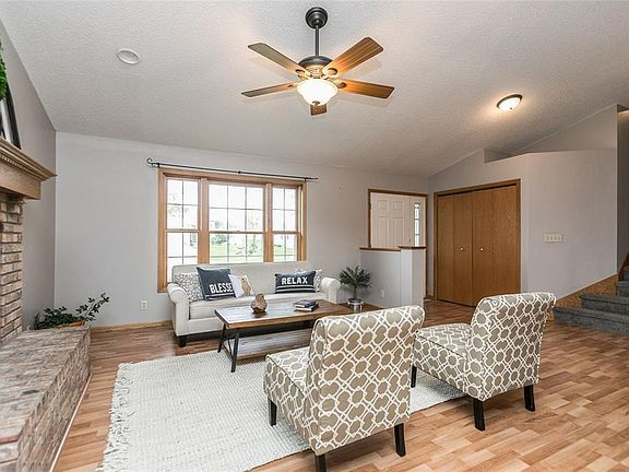 3rd image of 407 Goldfinch Cir