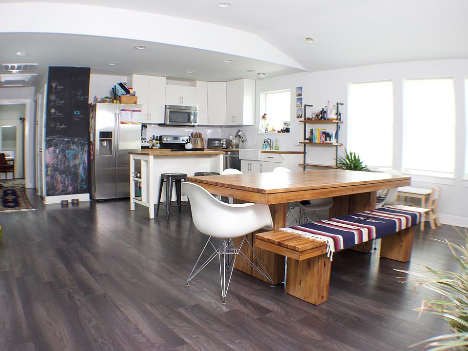 Spacious open floor plan - modern finishes