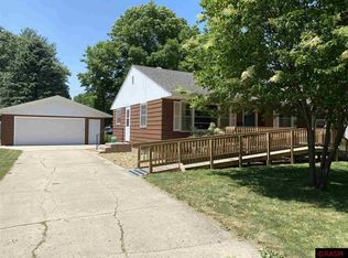 912 Pfau St, Mankato, MN 56001