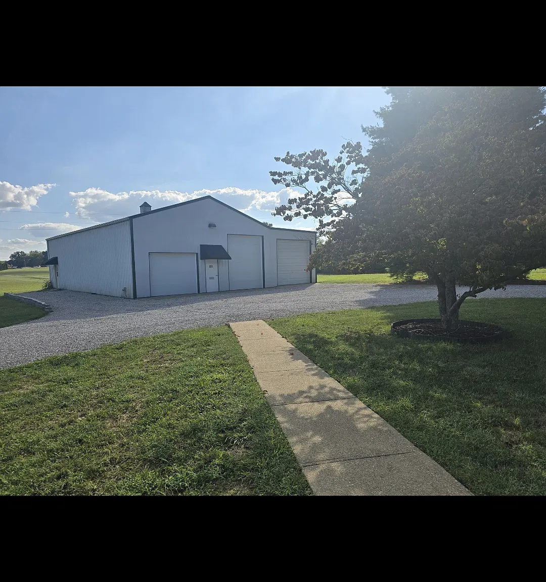 3 bed, 2042 sqft, $2,400 — Photo 3