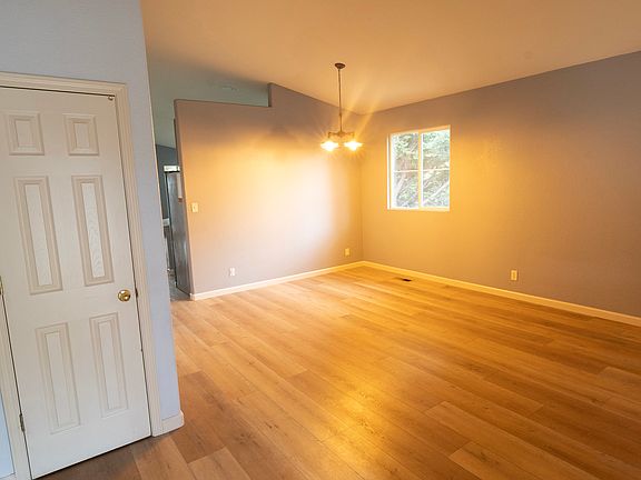 5th image of 1580 Austin Creek Dr