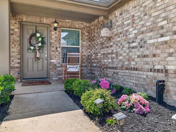 14136 Danesdale Dr, Pilot Point, TX 76258