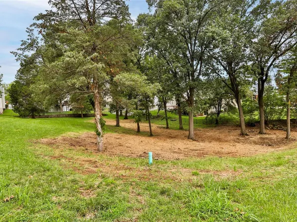 1011 Sulphur Spring Rd, Ballwin, MO 63021