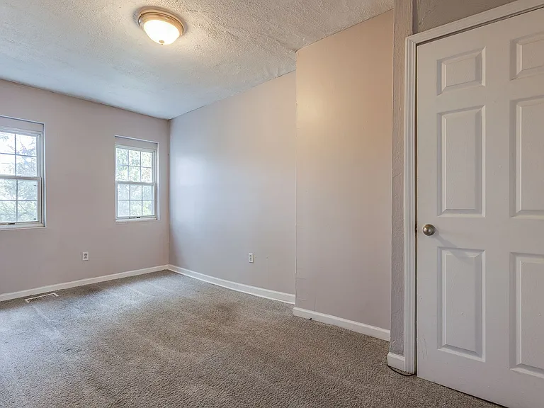 2013 Gregory St S — Photo 7