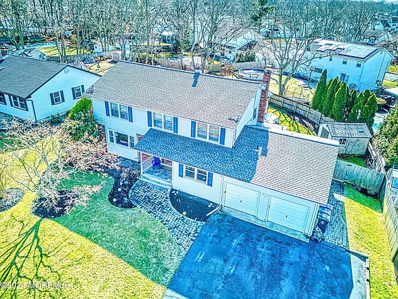 3rd image of 33 Redwood Drive