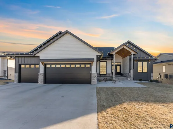 813 N Wicker Dr, Sioux Falls, SD 57110