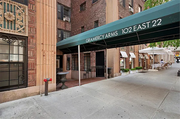Sold by Douglas Elliman | media 15