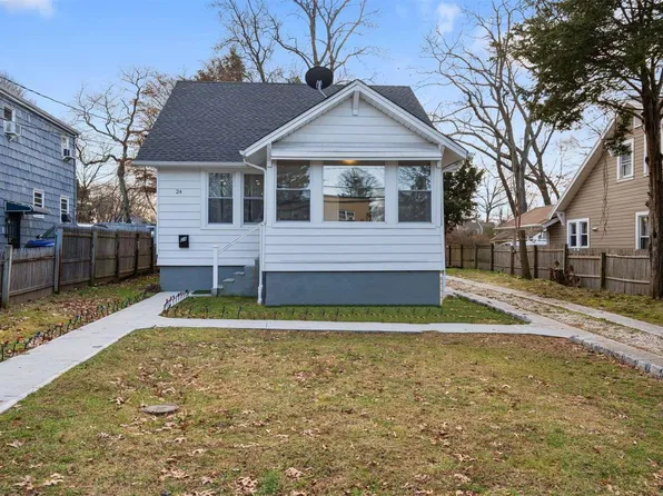 24 W 16th Street, Huntington Station, NY 11746