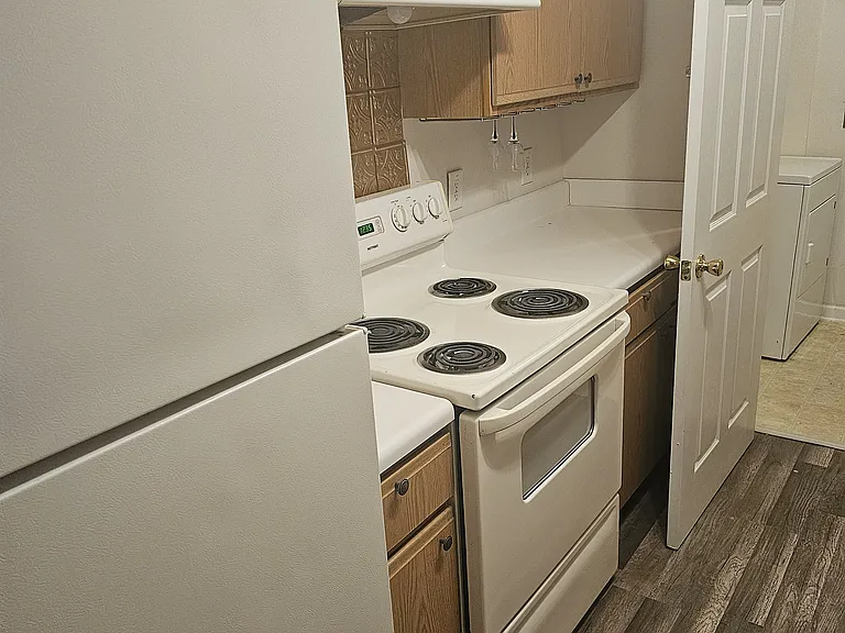 Fairington Dr — Photo 23