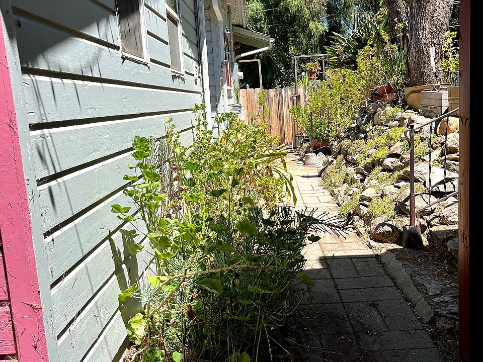 2nd image of 12833 Castle Court Dr