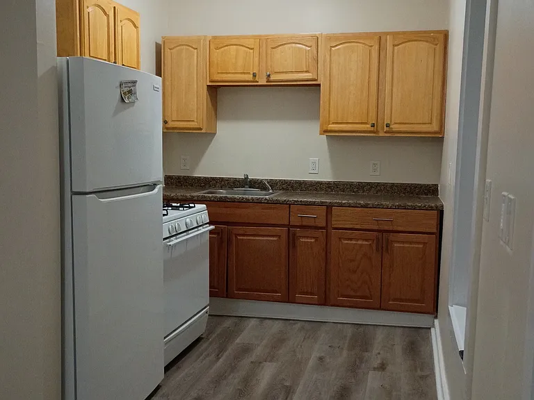 671 Winchester Ave #1 — Photo 3