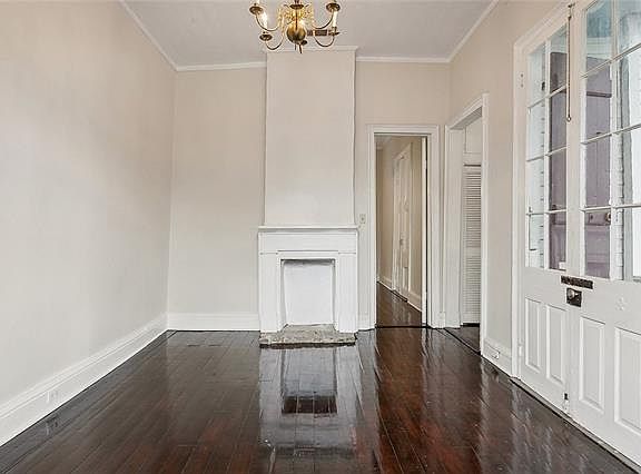 5th image of 2021 Burgundy St