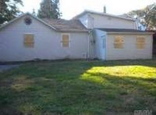 409 S Fulton Ave, Lindenhurst, NY 11757