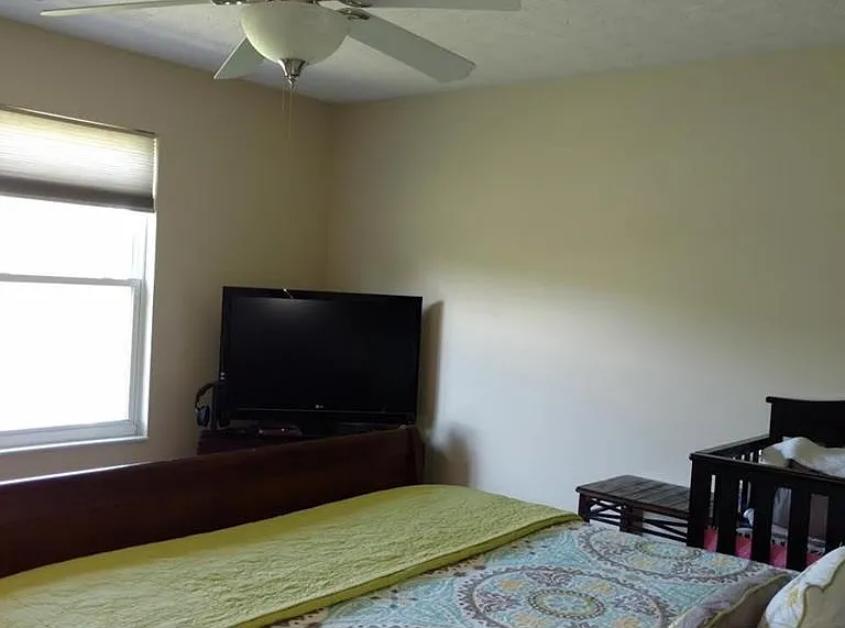 455 Thompson Dr — Photo 12