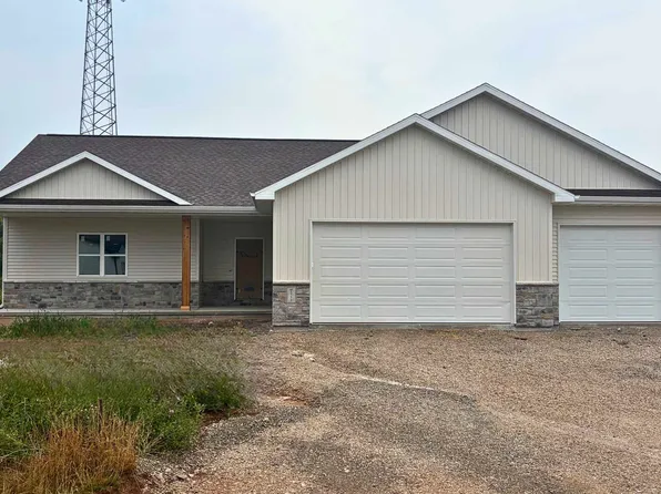 W5773 Roundstone Pl, Menasha, WI 54952